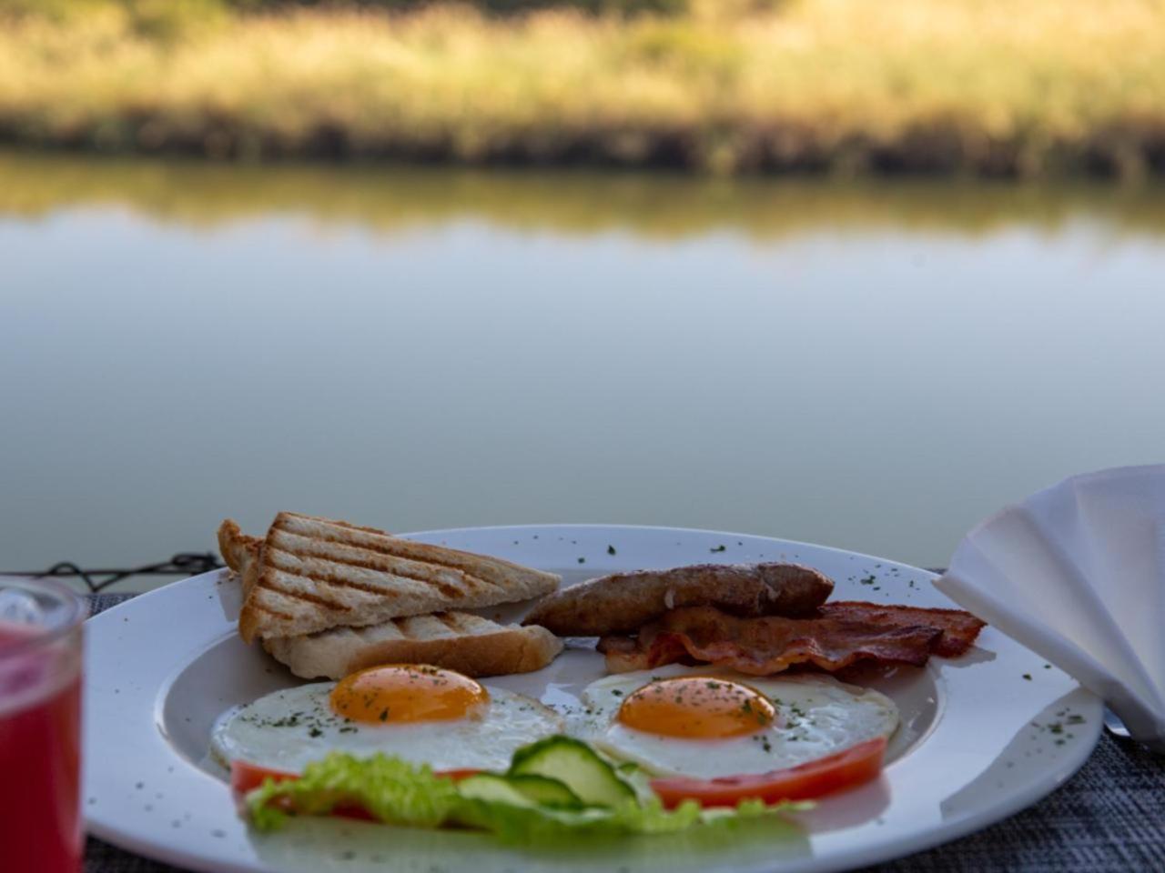Kayova River Lodge Ndiyona ภายนอก รูปภาพ